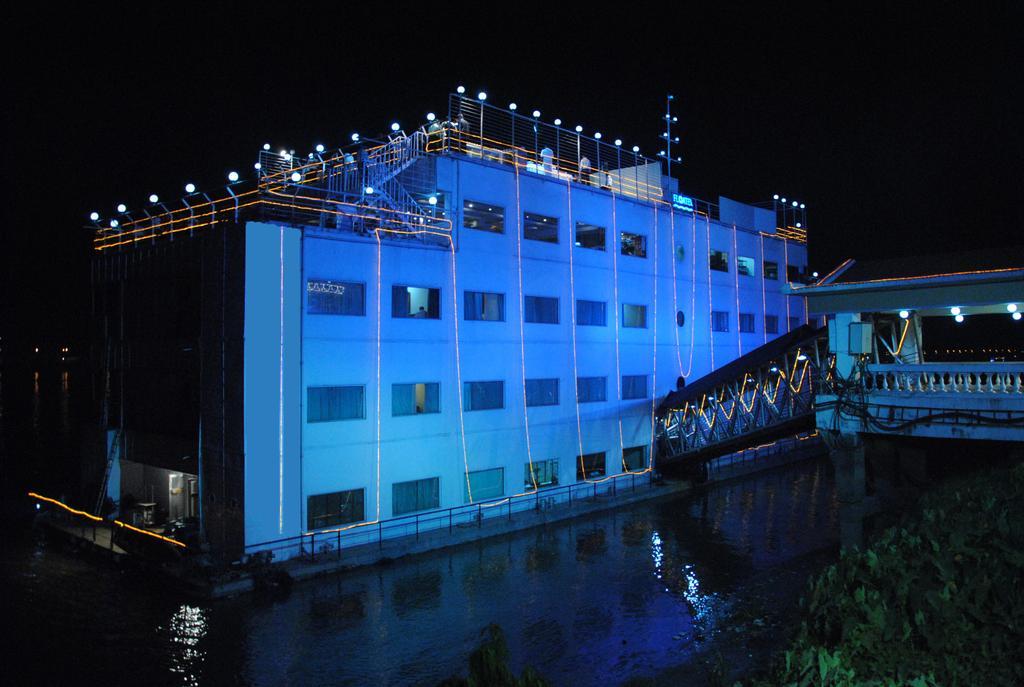 Polo Floatel Hotel Kolkata